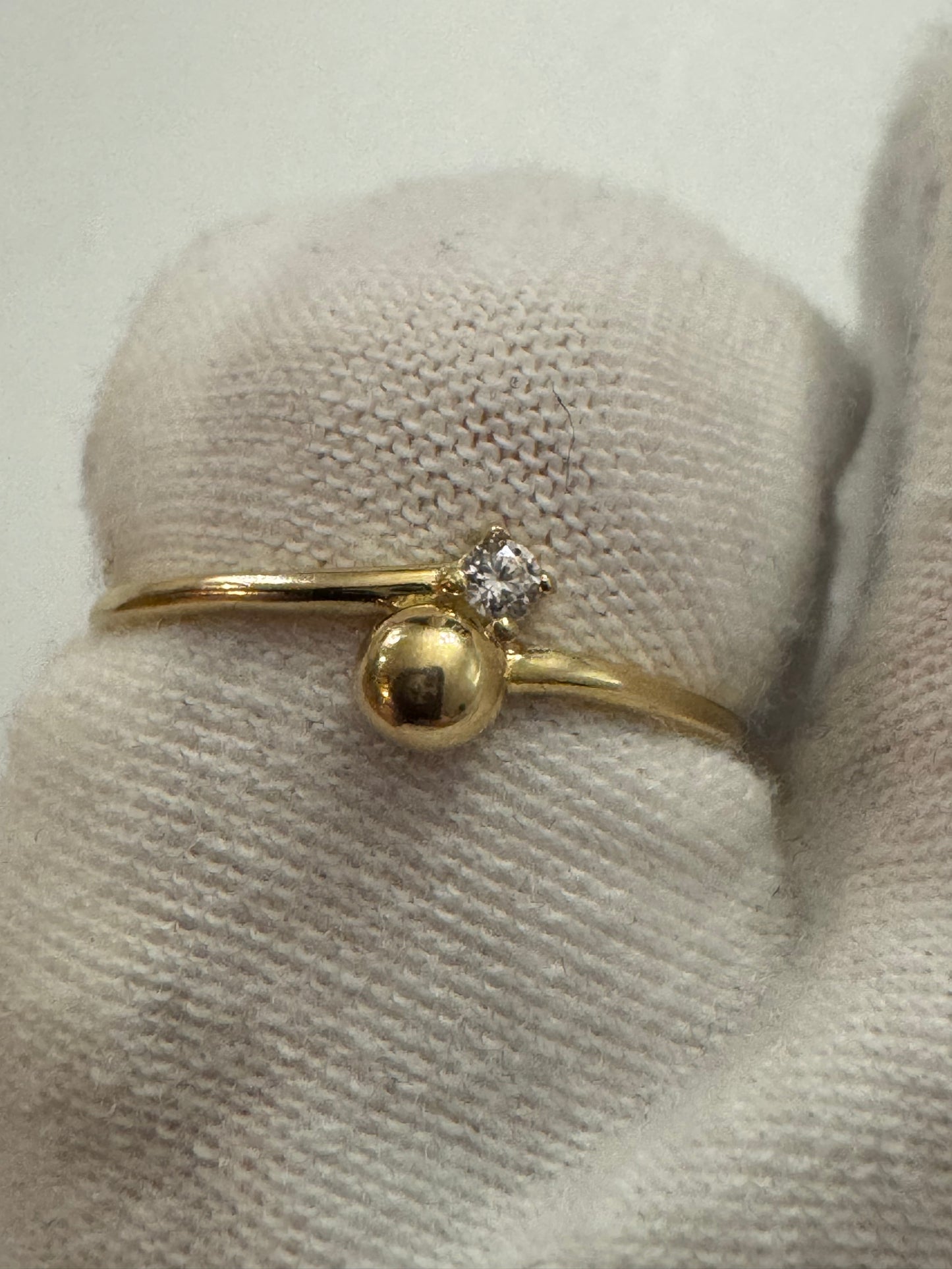 #211 bague anneau avec cercle et zircon en or 10k