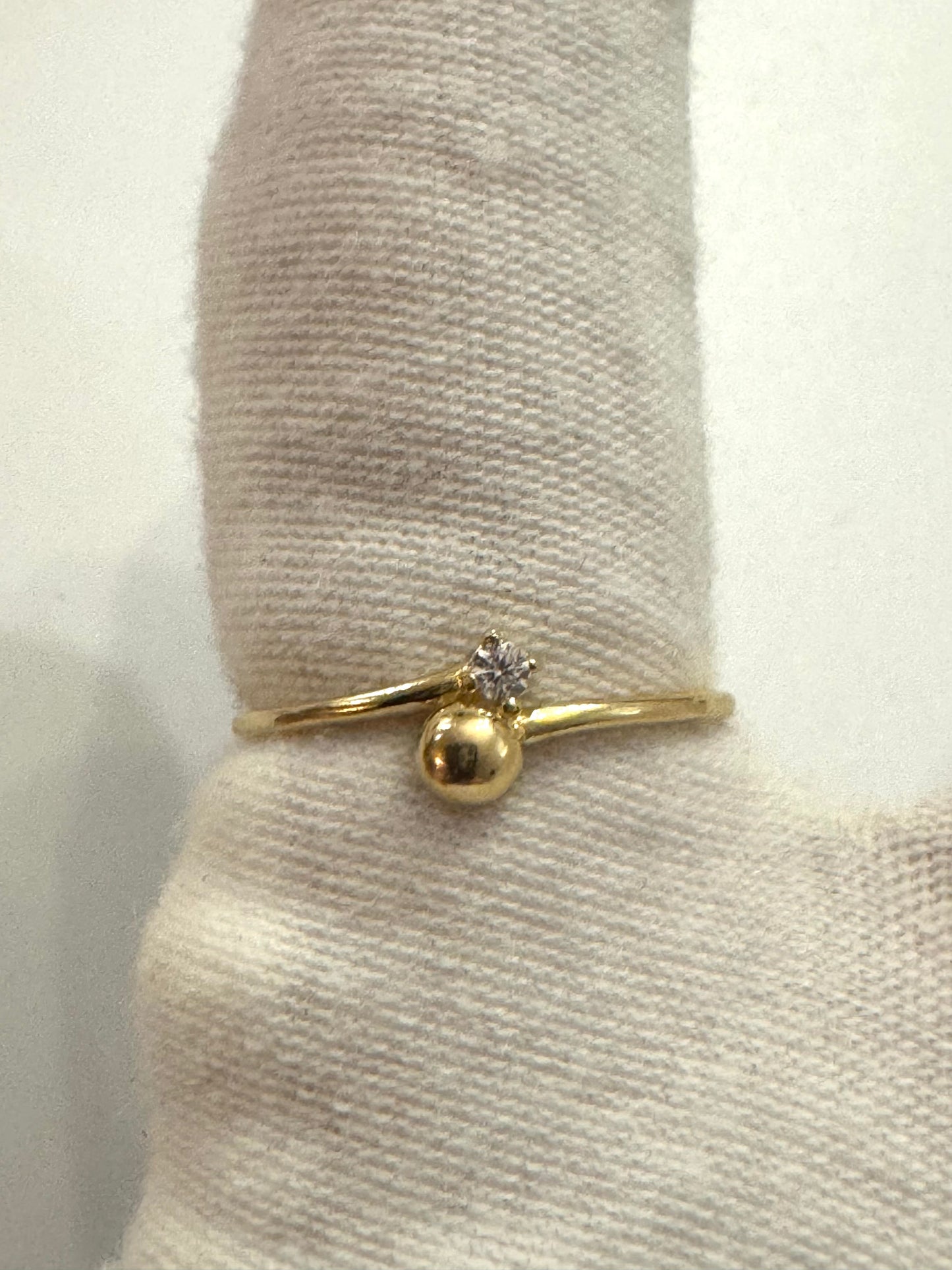 #211 bague anneau avec cercle et zircon en or 10k