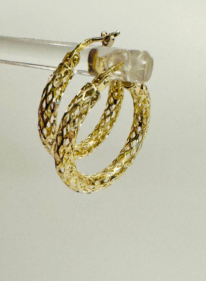 #314 boucles d’oreilles anneaux trouées en or 10 carats
