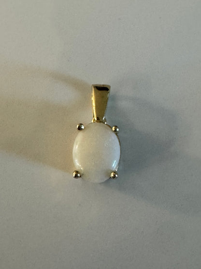 Pendentif avec pierre opale en or 10k