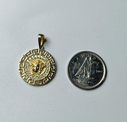 #419 pendentif médaillon cercle en zircon en or 10k