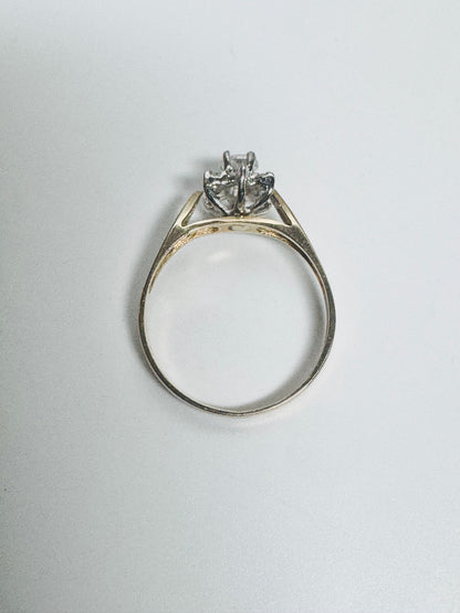 #213 bague zircon en fleurs en or 10k