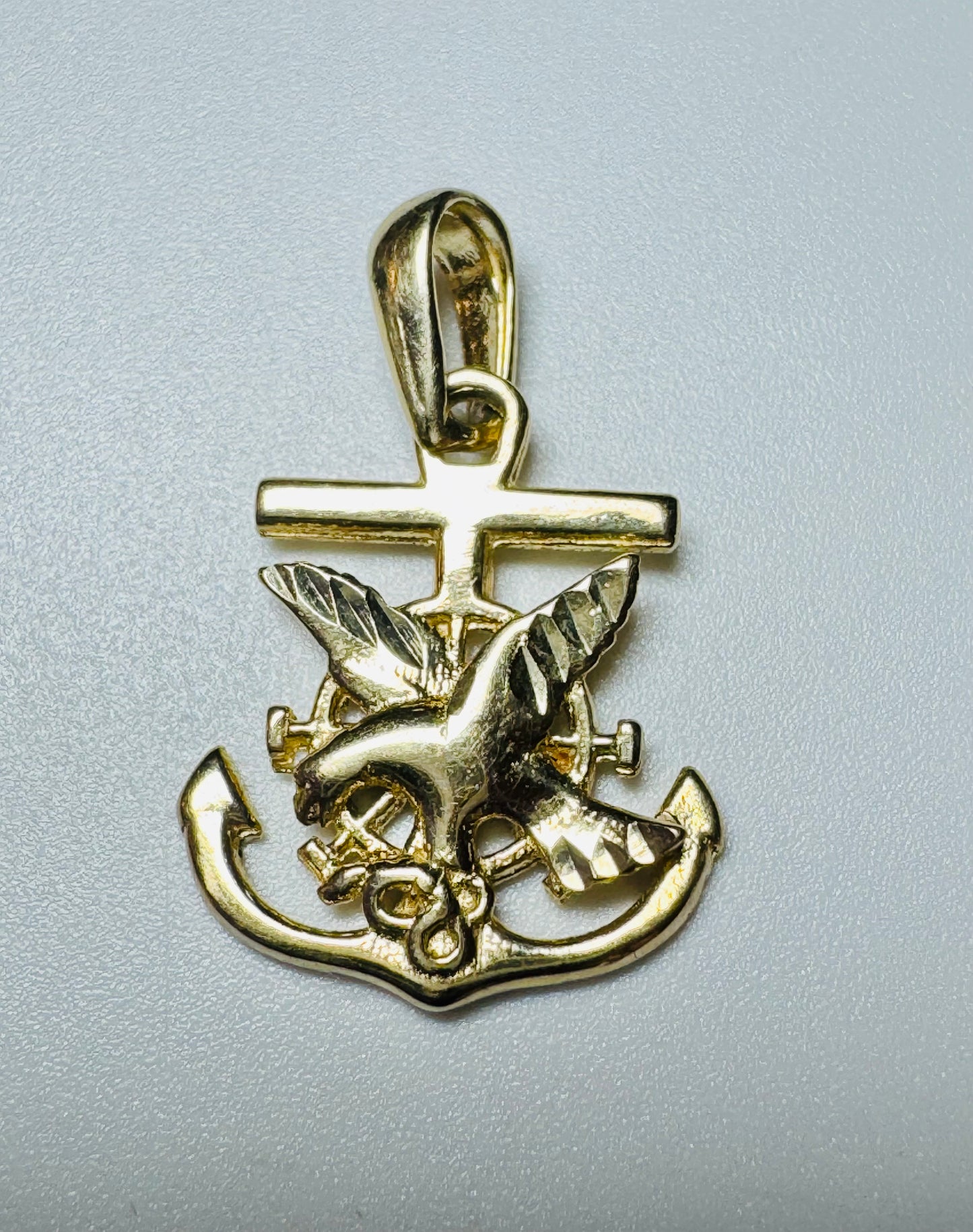 #470 colgante de ancla con pájaros en oro de 10k