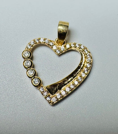 #423 pendentif cœur contour en zircon neuf en vrai or 10k￼