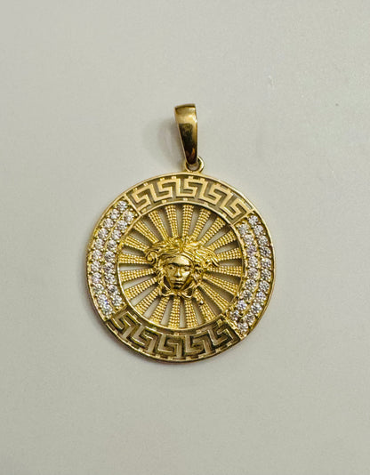 #437 Colgante medallón medusa estilo sol con circonita de oro de 10k