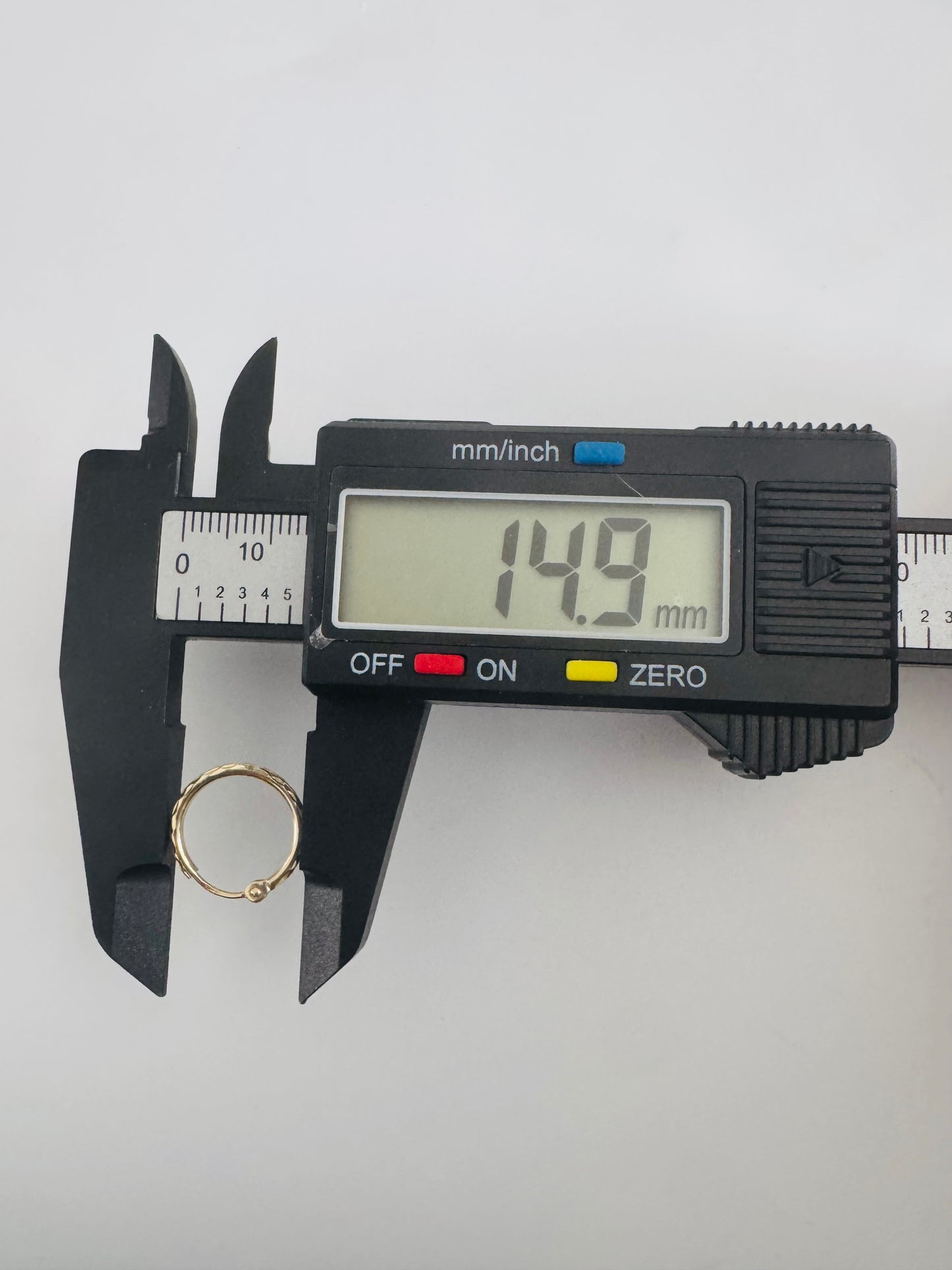 #307 boucles d’oreilles petites anneaux pour bébé avec gravure en or 10k