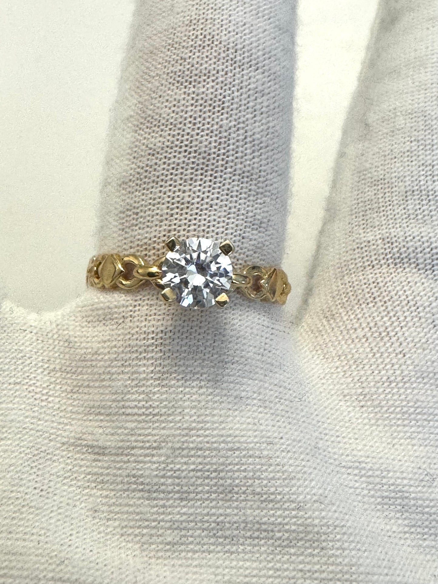 #204 bague entrelacée avec triangle et zircon en or 10k