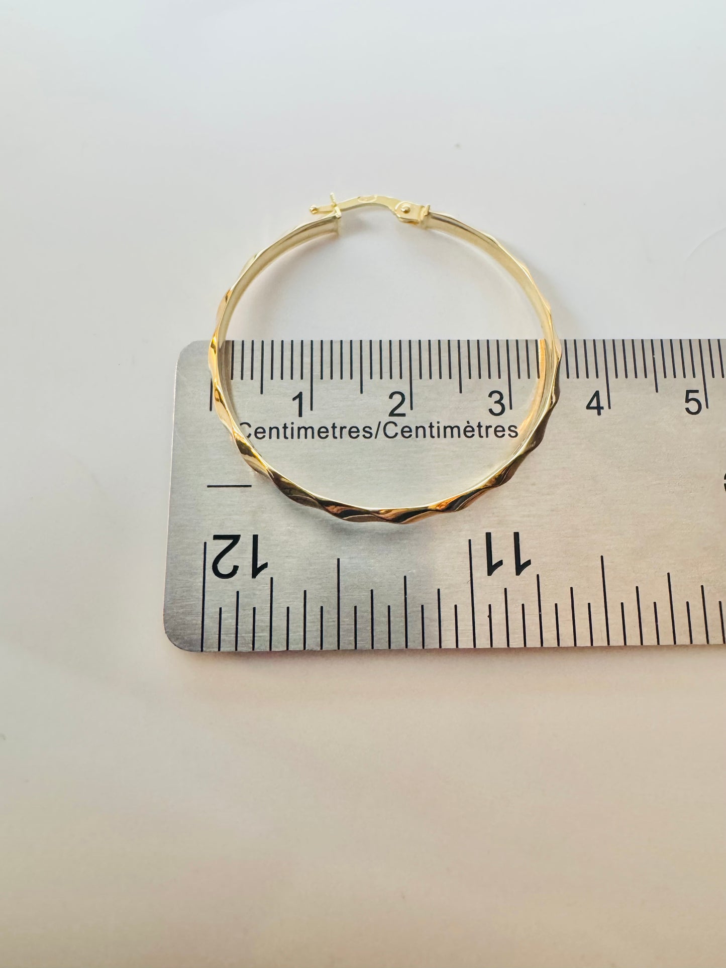 #320 boucles d’oreilles grandes anneaux ondulées en or 10k