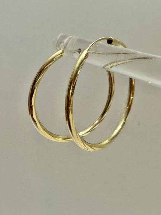 #318 boucles d’oreilles anneaux avec gravure fermoir intégré 1$ en or 10k