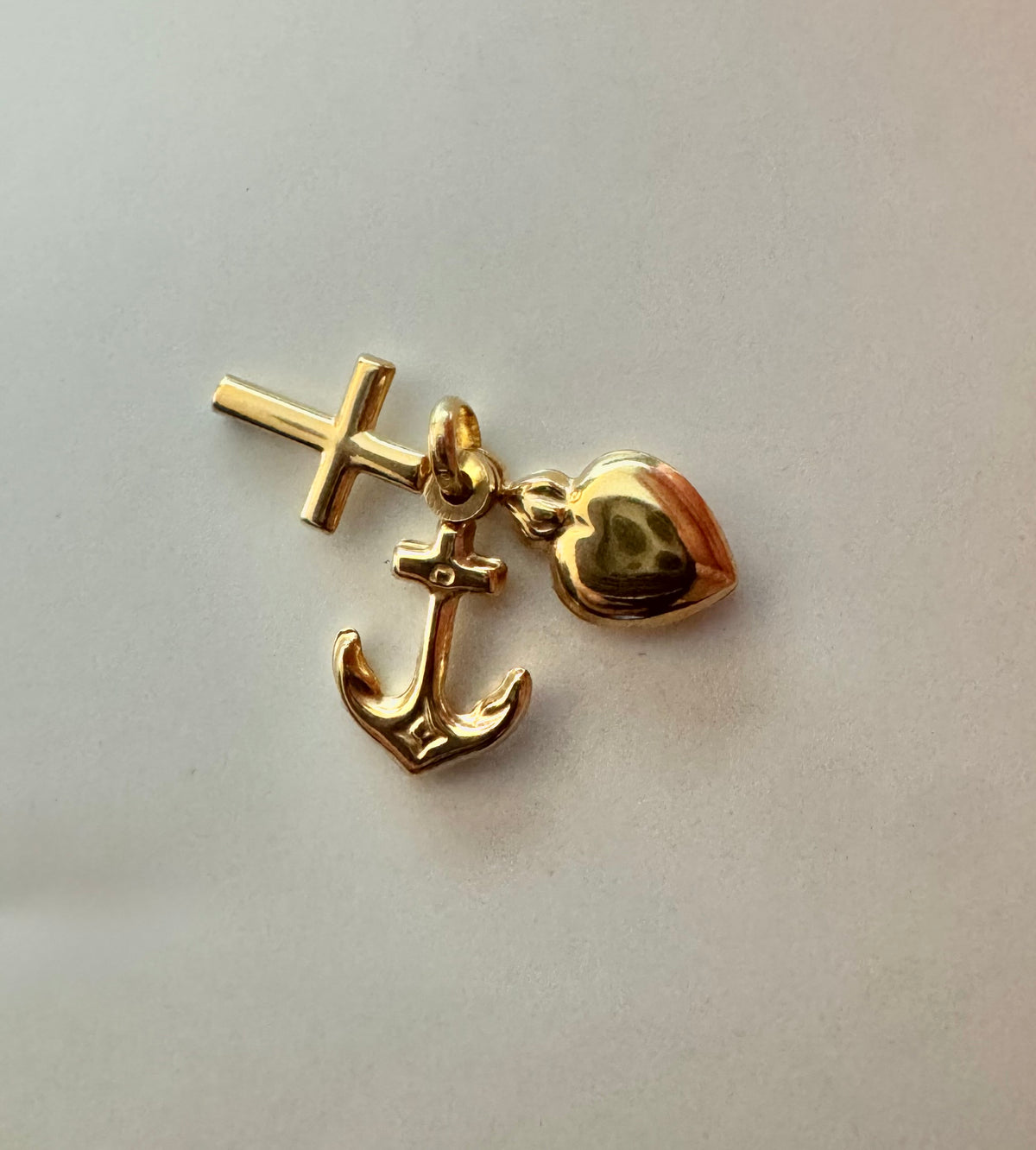 #469 pendentif amour espérance charité en or 10k