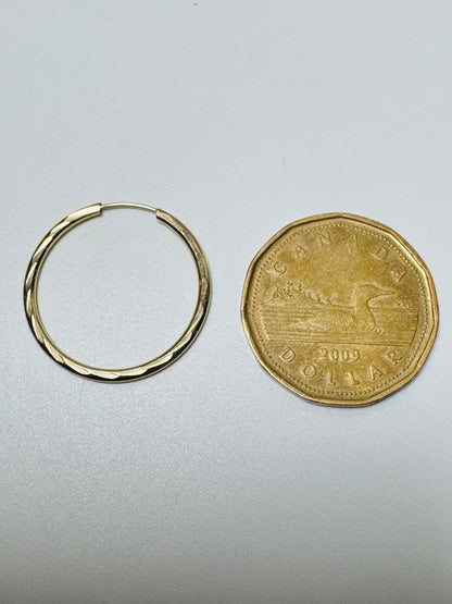 #306 boucles d’oreilles anneaux avec gravure fermoir intégré en or 10k