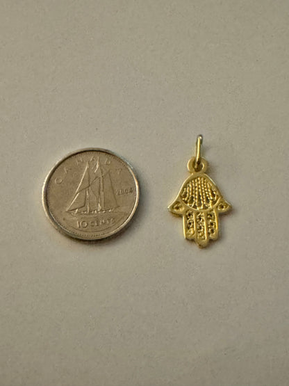 #449 Pendentif main Fatima avec motifs plein en or 10k