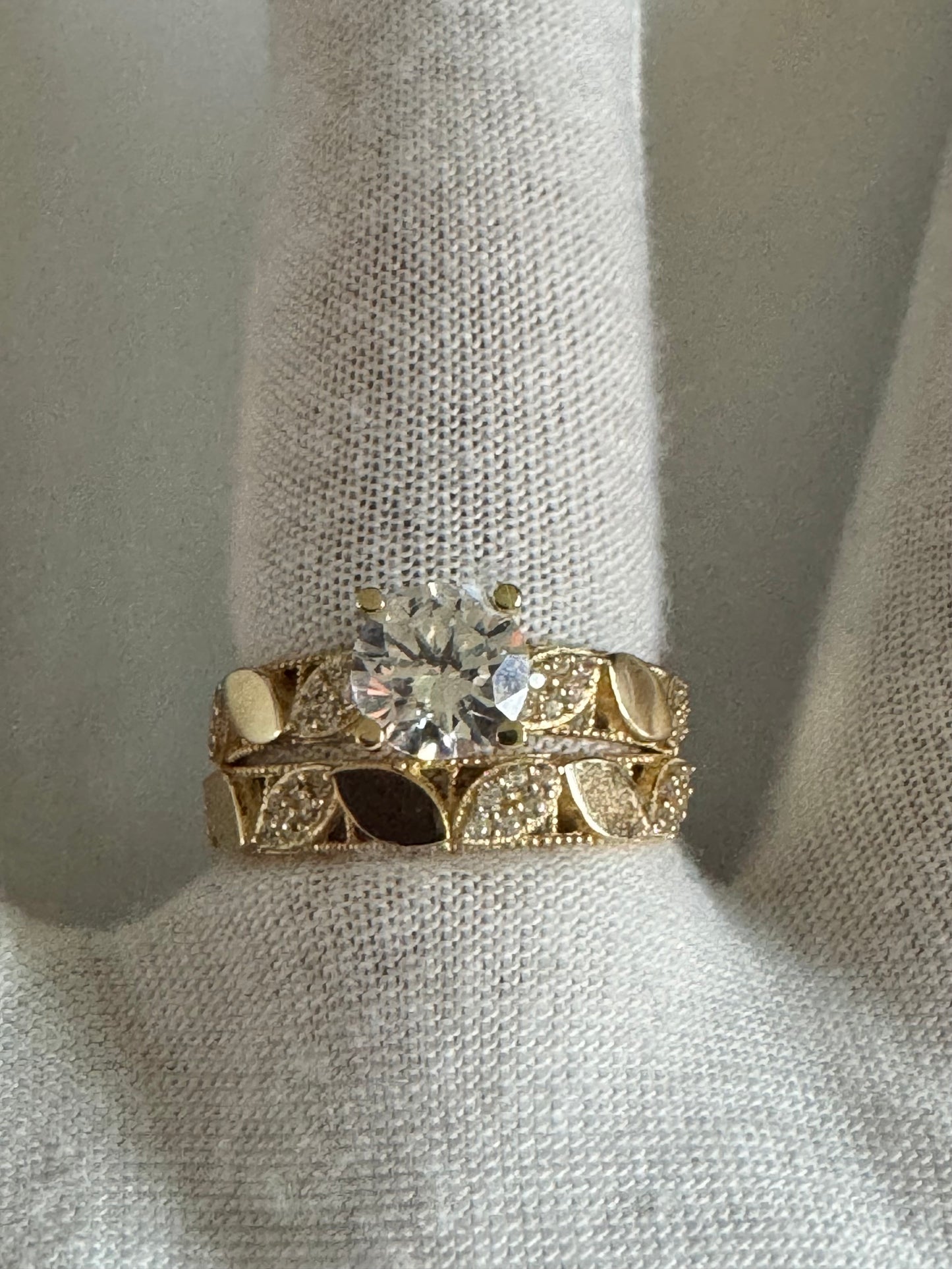 #212-213 bague jonc et alliance de mariage ovale uni et zircon en or 10k
