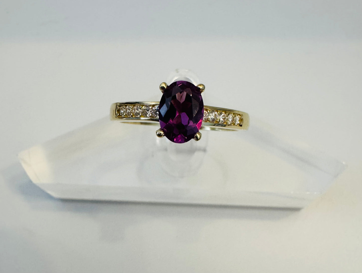 #203 Bague avec améthyste et zircon en or 10k￼