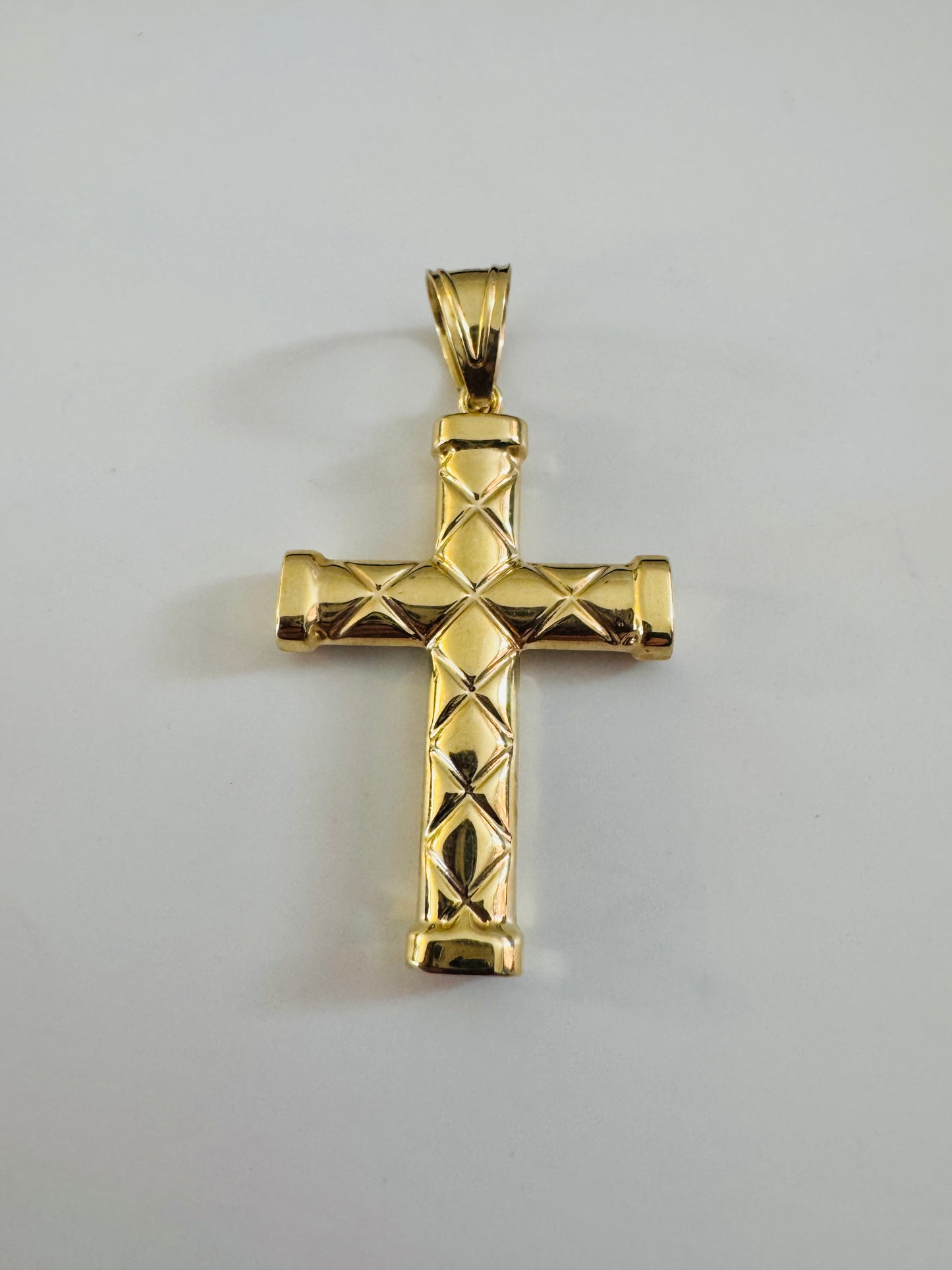 #438 pendentif croix avec ligne en x 5mm en or 10k