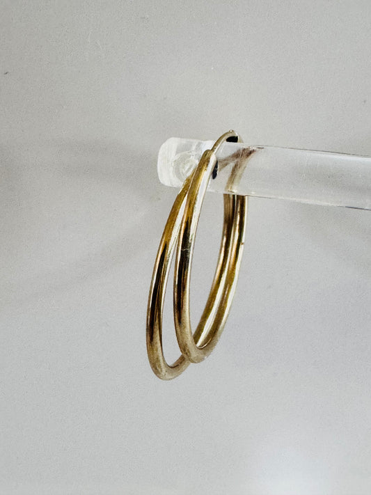 #315 boucles d’oreilles anneaux unies fermoir intégré en or 10k