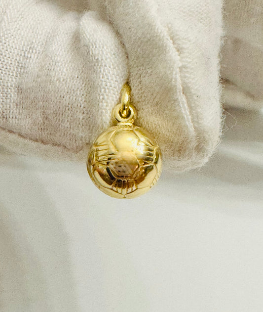 #426 Pendentif ballon de soccer en or 10k