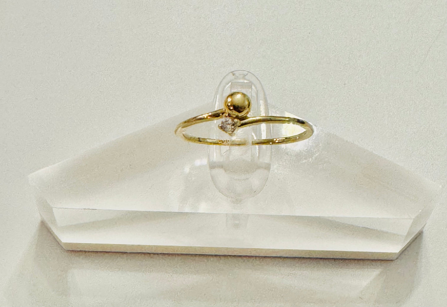 #211 bague anneau avec cercle et zircon en or 10k