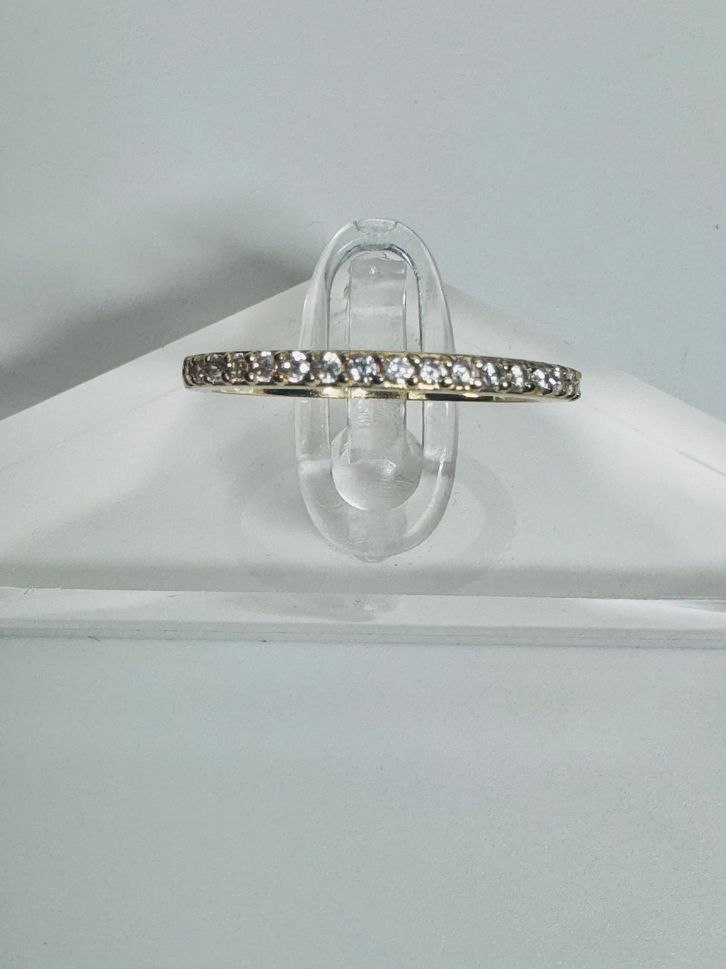 #214 bague semi-éternité de zircon en or 10k