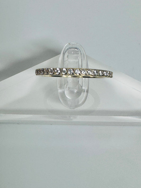 #214 bague semi-éternité de zircon en or 10k