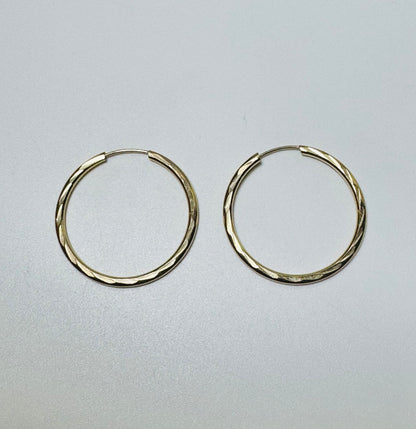 #306 boucles d’oreilles anneaux avec gravure fermoir intégré en or 10k