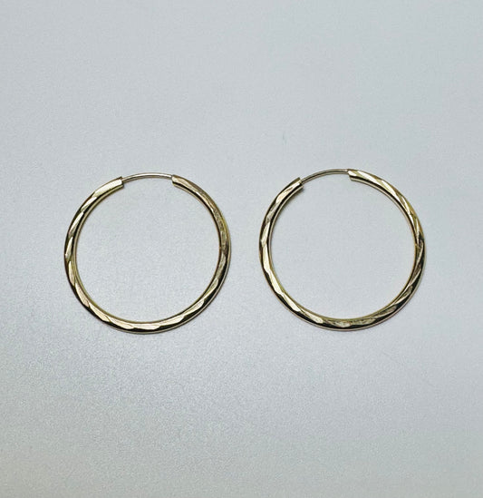 #306 boucles d’oreilles anneaux avec gravure fermoir intégré en or 10k