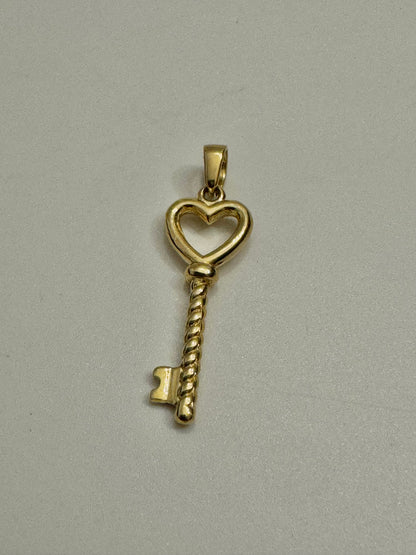 #403 pendentif clé Twister avec cœur en or 10k