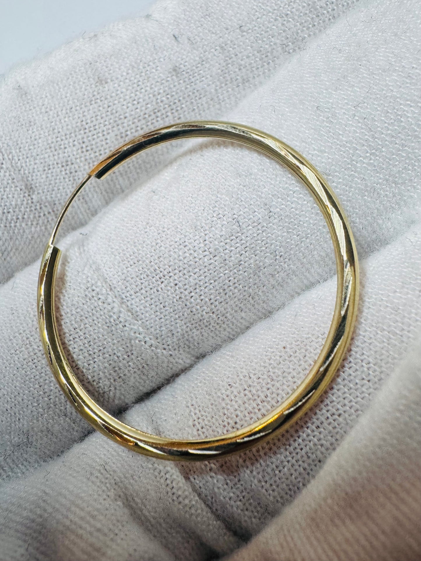 #321 boucles d’oreilles anneaux avec gravure fermoir intégré en or 10k