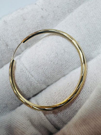 #321 boucles d’oreilles anneaux avec gravure fermoir intégré en or 10k