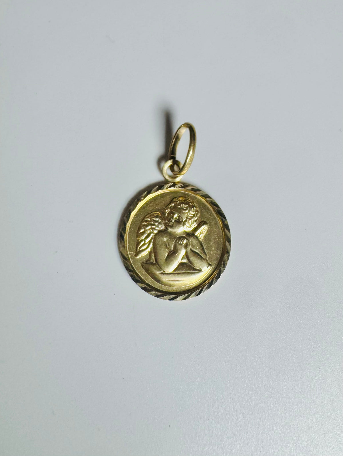 #455 pendentif médaillon ange en or 10k