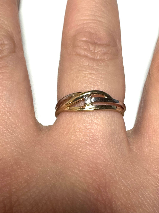 Bague ligne entremêlée 2 couleurs avec zircon en or 10 carats