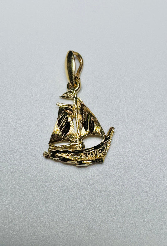 #457 pendentif bateau en or 10 carats