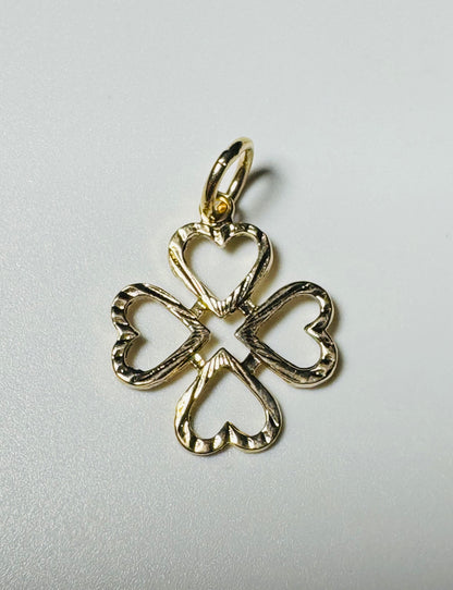#452 pendentif trèfle avec gravure en or 10k