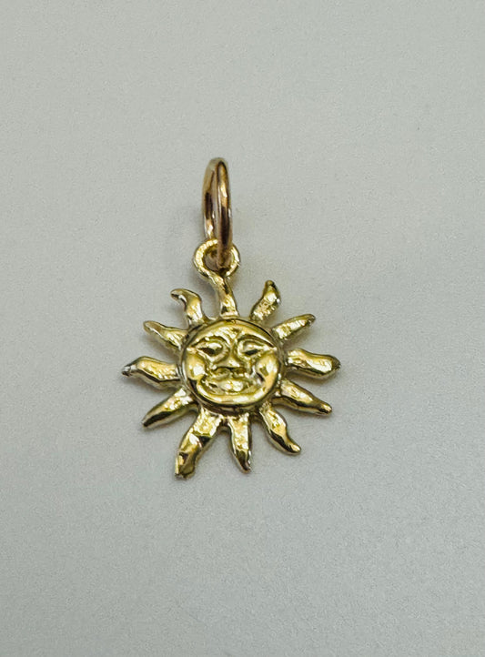 #415 Pendentif soleil en or 10 carats