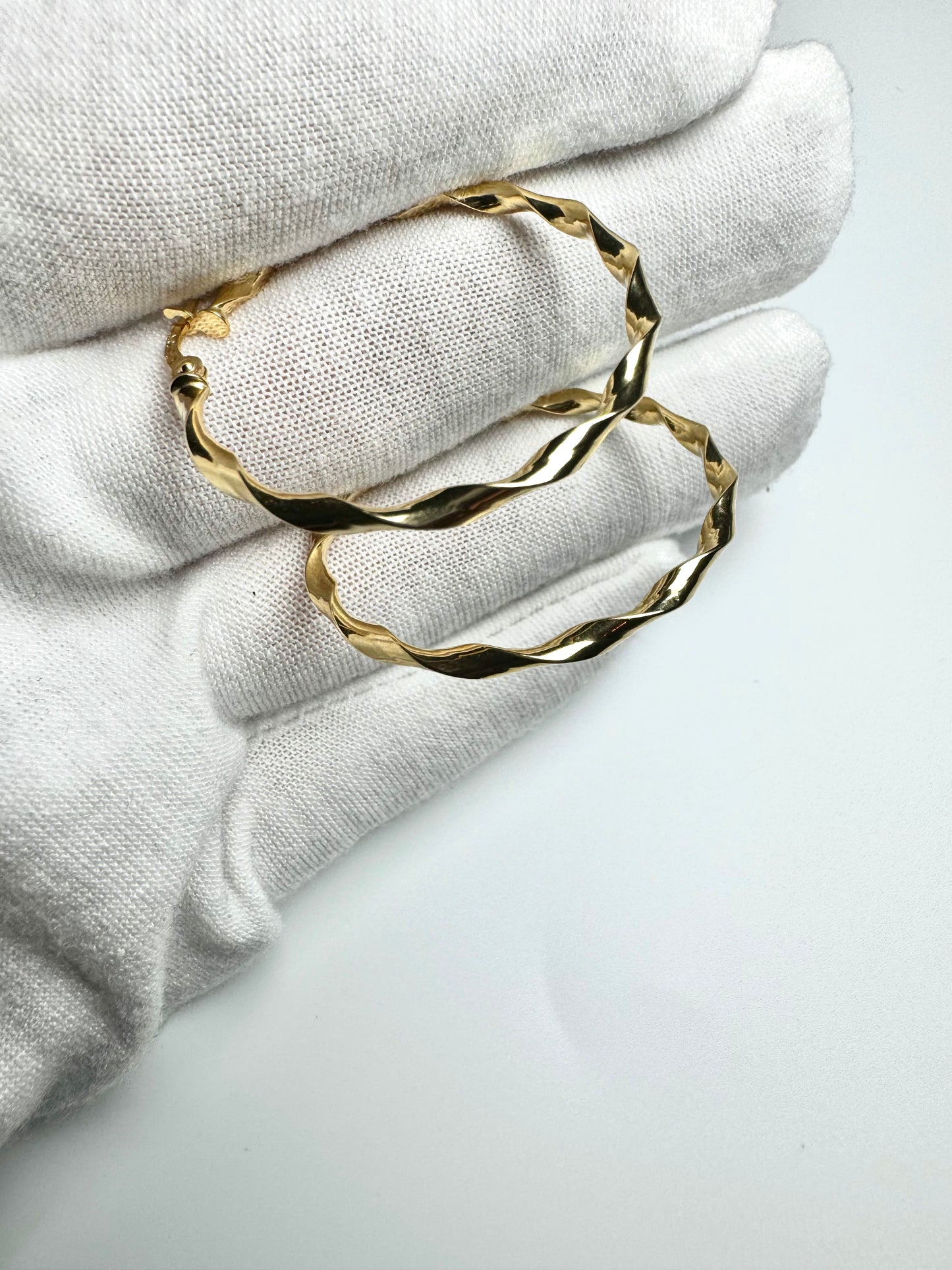 Plain wavy hoop gold earrings