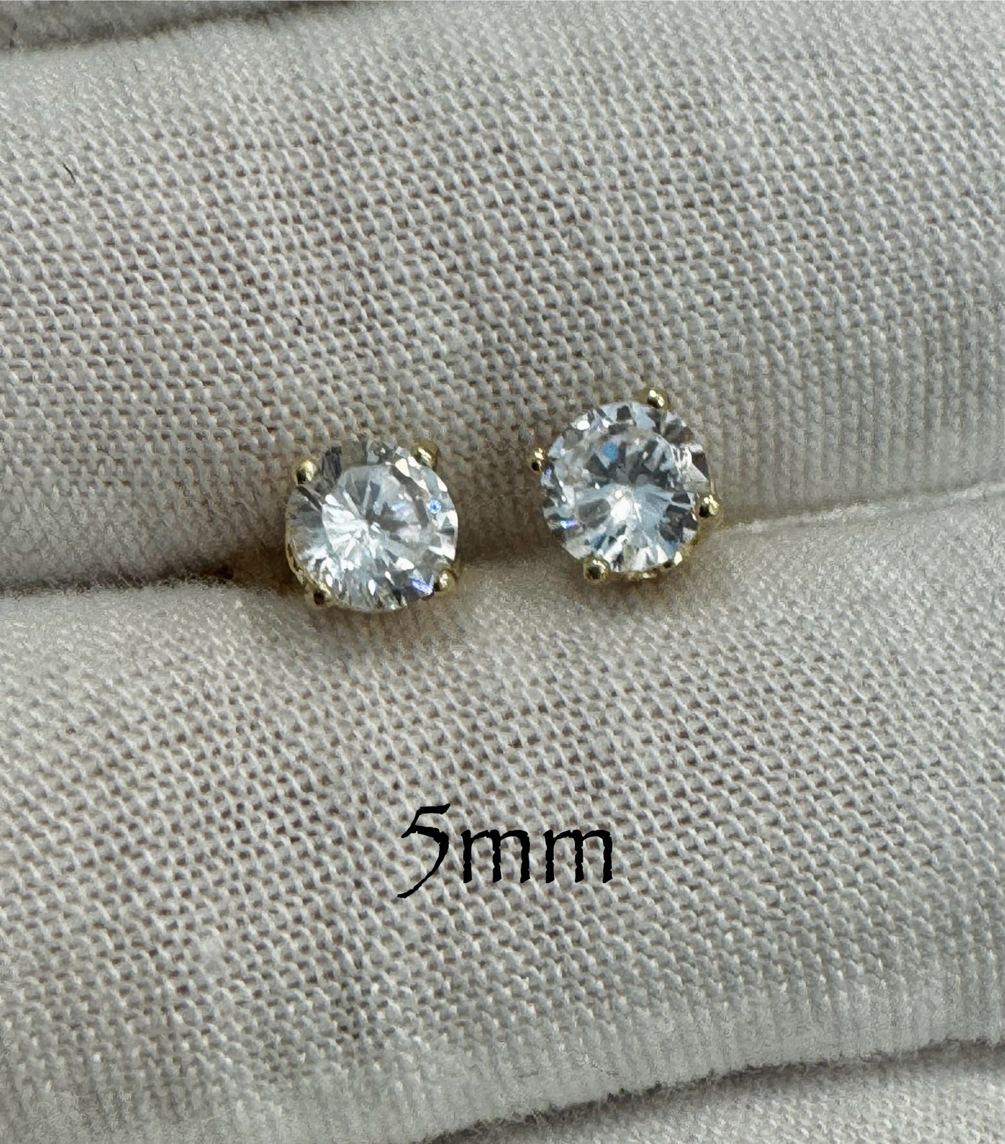 Stud earrings with round white zircon