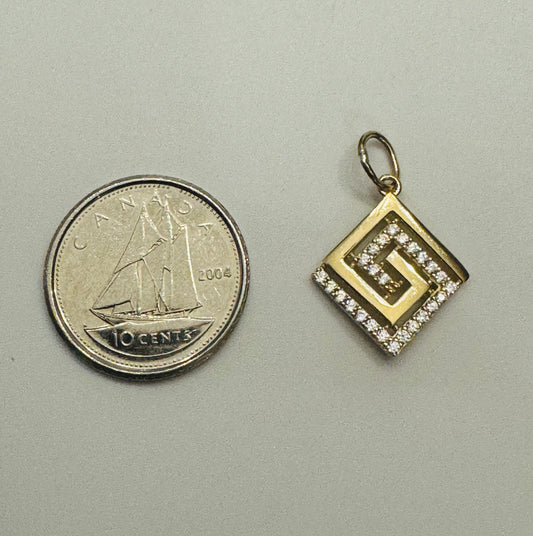 #430 losange médusa avec zircon en or 10k￼